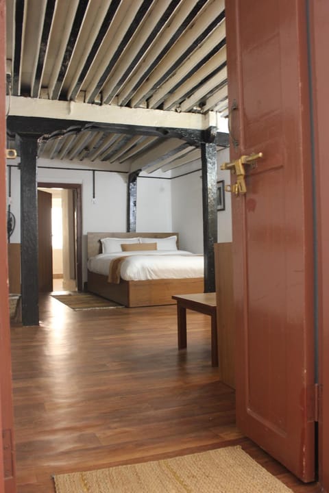 Bed, Living room