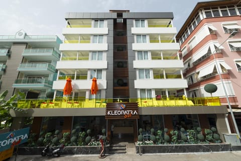 Property building, Facade/entrance, Spring, Off site, Day, Bird's eye view, Summer, Other, Other, Decorative detail, Street view, Area and facilities, Area and facilities, Location