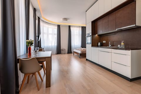 Kitchen or kitchenette, Seating area