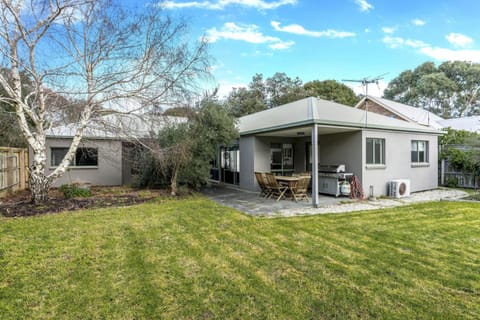 Property building, Patio, BBQ facilities, Garden, Dining area
