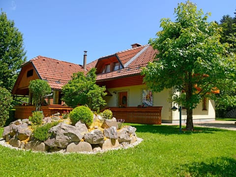 Property building, Spring, Day, Natural landscape, Garden, Garden view