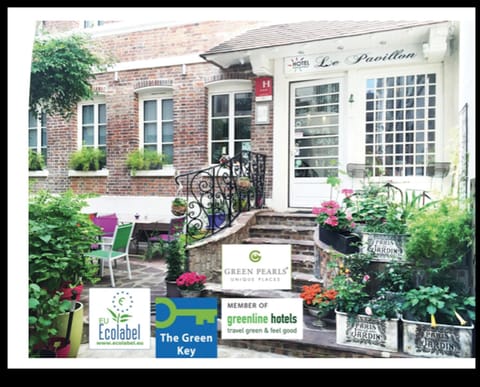 Facade/entrance, Property logo or sign, Garden, Logo/Certificate/Sign, Garden view