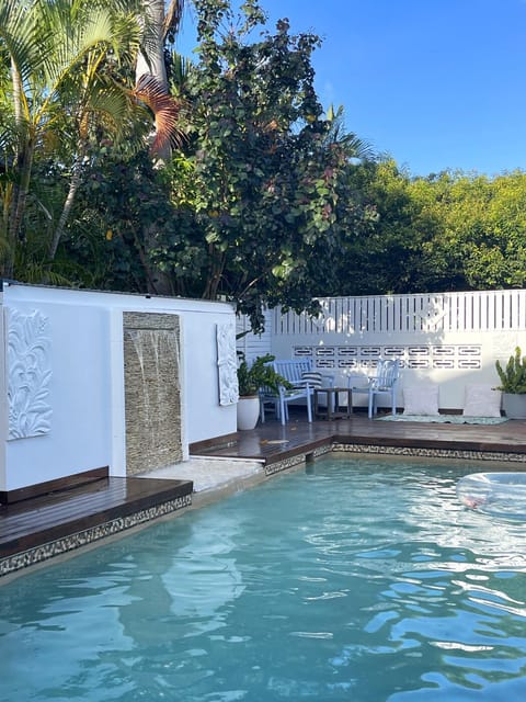 Day, Swimming pool