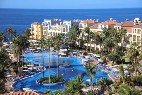 Property building, Nearby landmark, Day, Natural landscape, Bird's eye view, City view, Pool view, Sea view, Swimming pool, Location, sunbed