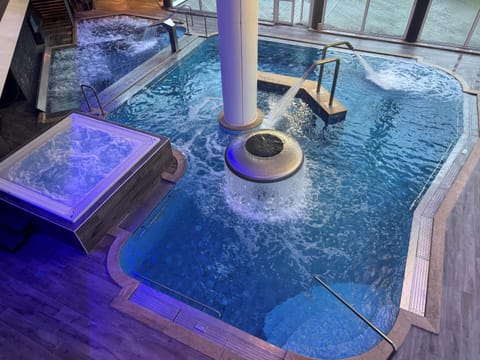 Hot Tub, Swimming pool