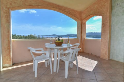 Day, Natural landscape, View (from property/room), Balcony/Terrace, Dining area, Mountain view, Sea view