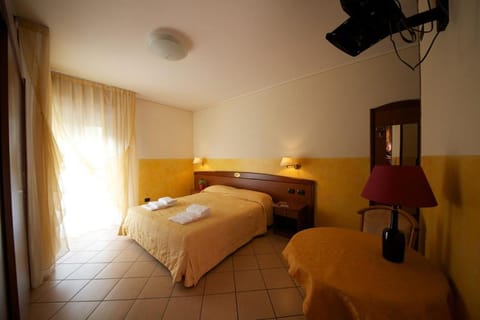 Day, Photo of the whole room