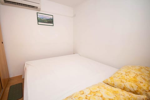 Bed, Bedroom, air conditioner