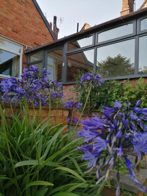 Featherbed Cottage Bed and Breakfast in Coventry