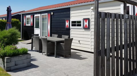 De Zeeuwse Lûûkjes 1 Chalet in Zeeland, Netherlands