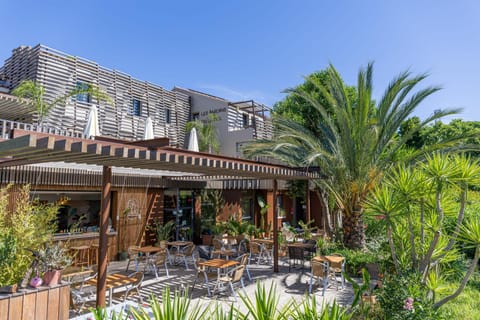 Property building, Restaurant/places to eat