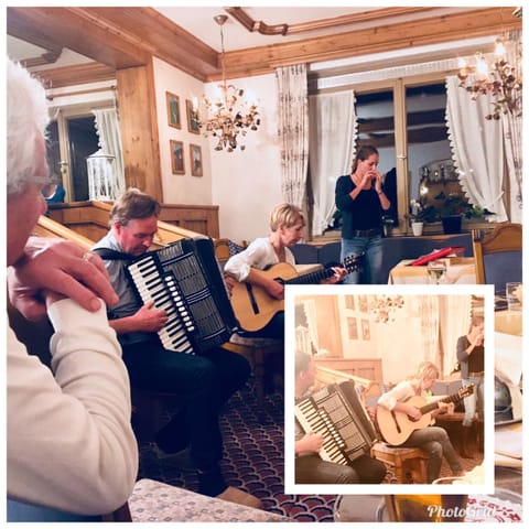 People, Other, Decorative detail, Seating area, Dining area, group of guests, group of guests