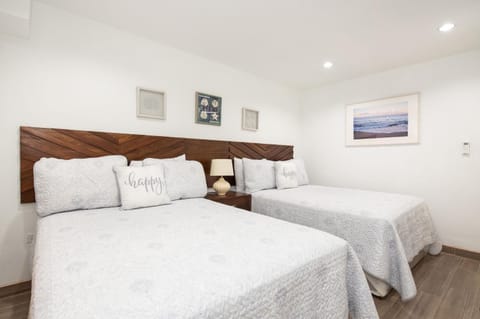 Patio, Bed, Bathroom, Balcony/Terrace, Photo of the whole room, Seating area, Bedroom, Guests, City view, Sea view, Street view, Lunch, Dinner, Drinks, Alcoholic drinks, Non alcoholic drinks, children, young children, older children, group of guests, Family