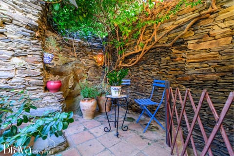 Patio, Day, Garden, Dining area, Garden view
