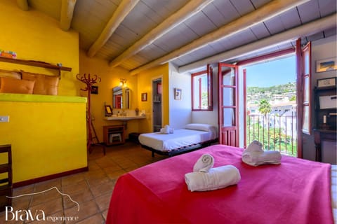 Shower, Toilet, Bed, Natural landscape, View (from property/room), Balcony/Terrace, Photo of the whole room, Bedroom, Mountain view, towels