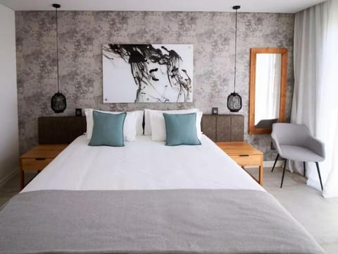 Central Beach Villas Bed and Breakfast in Camps Bay