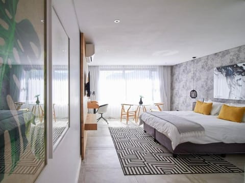 Central Beach Villas Bed and Breakfast in Camps Bay
