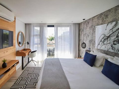 Central Beach Villas Bed and Breakfast in Camps Bay