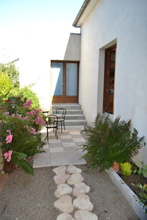 Patio, Facade/entrance
