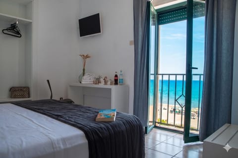 Bed, View (from property/room), Photo of the whole room, Sea view