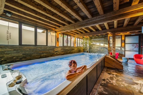 Hot Tub, Spa and wellness centre/facilities