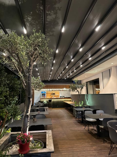 Restaurant/places to eat, Seating area