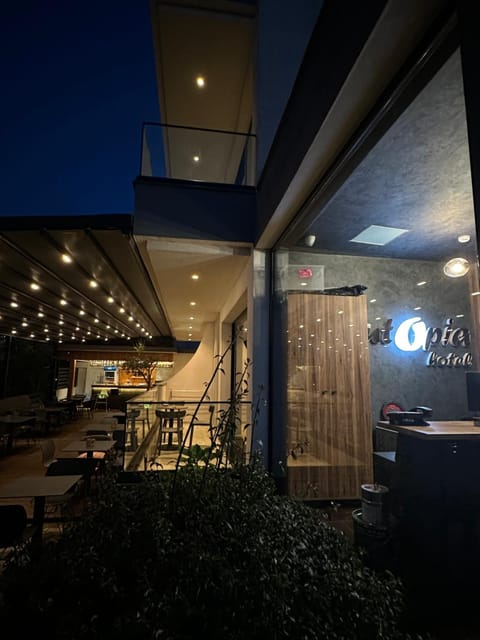 Restaurant/places to eat, Night