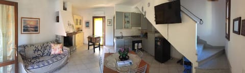 TV and multimedia, Kitchen or kitchenette, Living room, Dining area