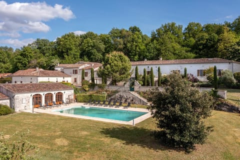 Property building, Day, Garden, Garden view, Pool view, Swimming pool, sunbed