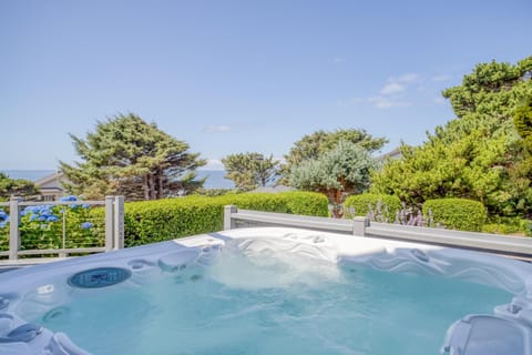 Cape Cod Northwest House in Lincoln City