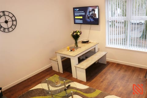 Modern Newgate Apartments - Convenient Location, Close to All Local Amenities Apartment in Stoke-on-Trent