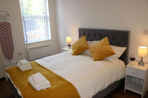 Modern Newgate Apartments - Convenient Location, Close to All Local Amenities Apartment in Stoke-on-Trent