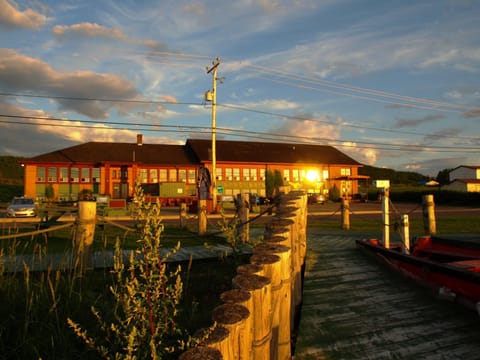 Facade/entrance, Area and facilities