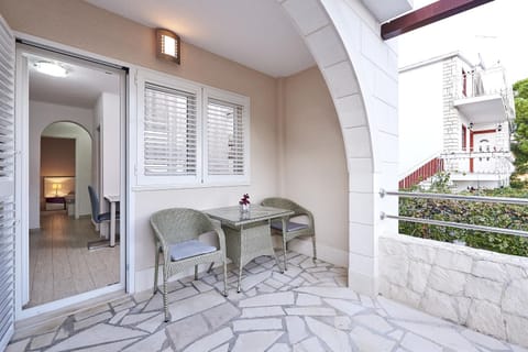 Balcony/Terrace, children, Family