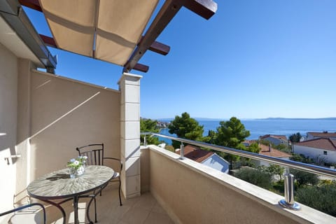 Balcony/Terrace, children, Family