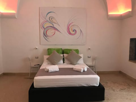 Bed, Decorative detail