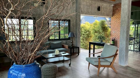 Seating area, Dining area