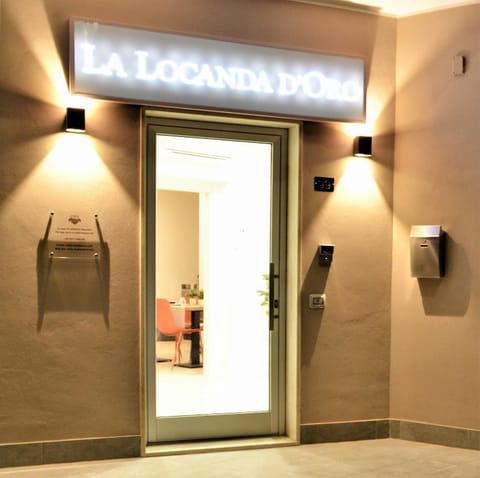 Facade/entrance