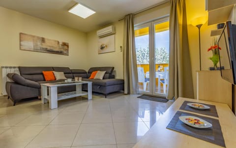 Living room, Seating area, air conditioner