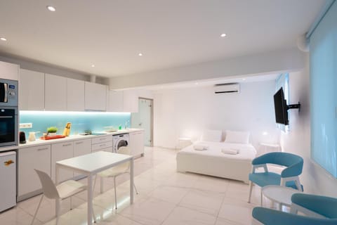 Bed, TV and multimedia, Coffee/tea facilities, Dining area, Bedroom, Dinner, kitchen, air conditioner