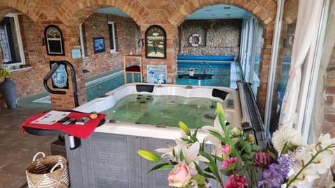 Hot Tub, Pool view, Swimming pool