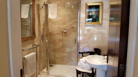 Shower, Bathroom, towels