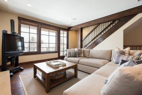 Silver Star #404 - 3 Bed Condo w spa House in Park City