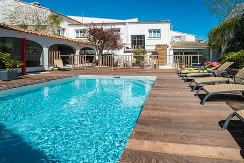Swimming pool, Swimming pool