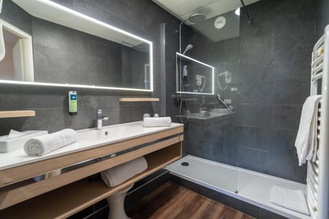 Shower, Bathroom, towels