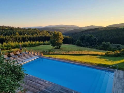 Spring, Day, Natural landscape, Activities, Summer, View (from property/room), Mountain view, Pool view, Swimming pool, Swimming pool, sunbed