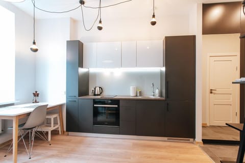 Coffee/tea facilities, Kitchen or kitchenette, Living room, Dining area