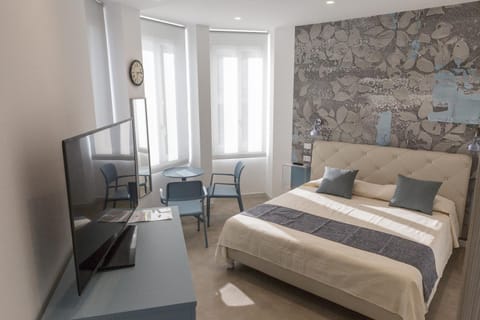 Bed, Day, Summer, Photo of the whole room, Bedroom