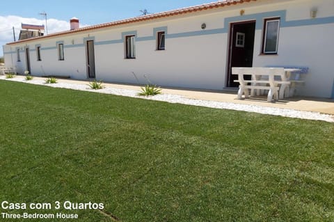 Property building, Patio, Facade/entrance, Garden