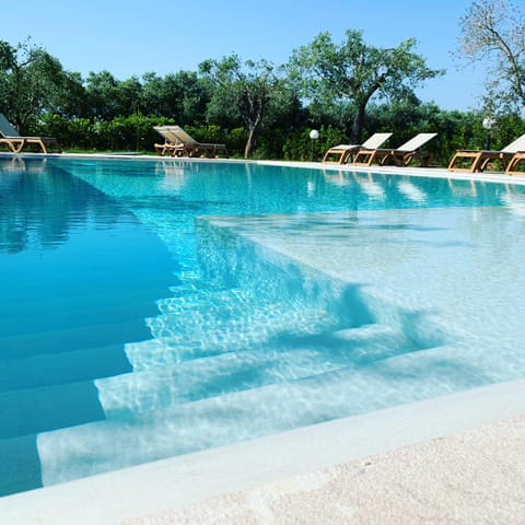 Day, Swimming pool, sunbed